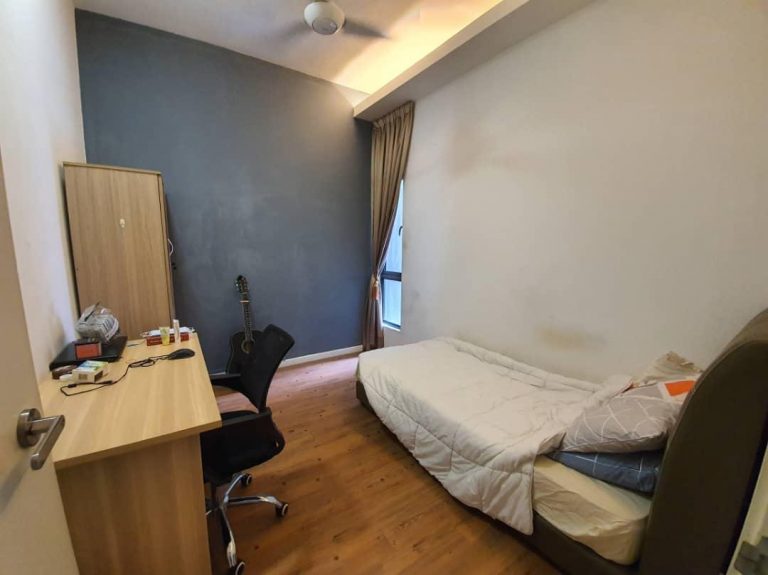 E9A2E3BE 828A 4AD5 9559 2A2BA5FDC7FE 1e824978 - RoomGrabs