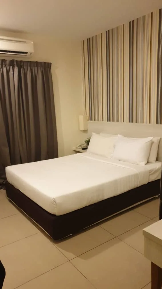 64bac354 8309 42af aa12 d912fd4685f2 5104c41c - RoomGrabs