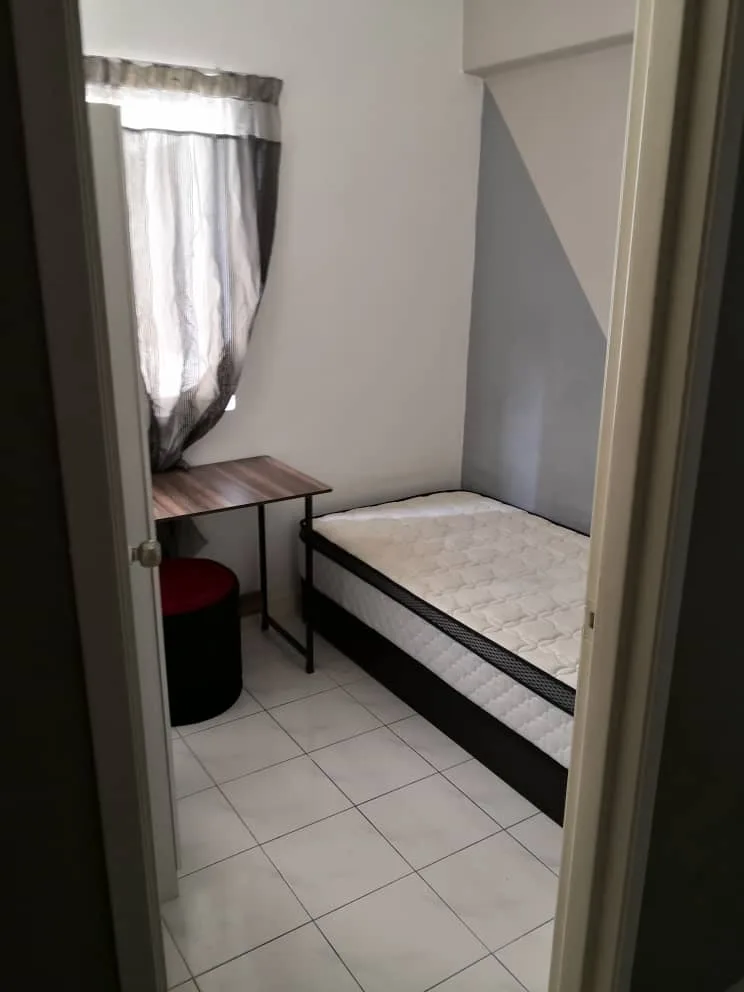 DC4 7a655f5b | RoomGrabs