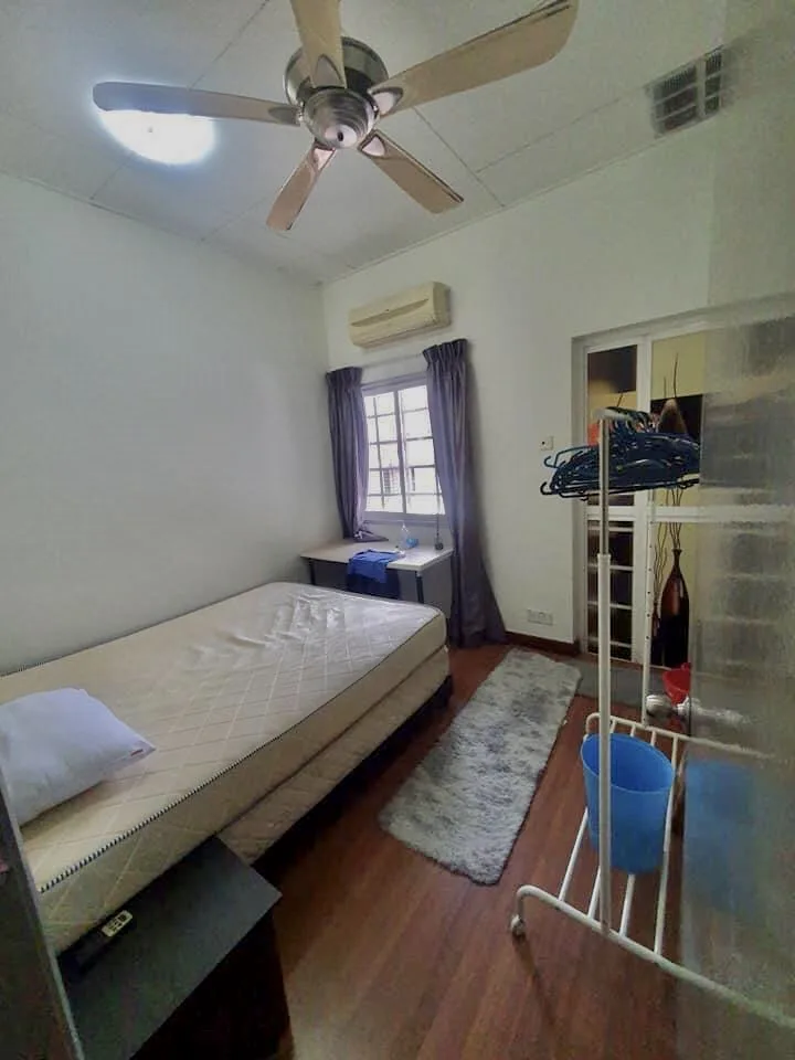 9FD33C2B C65B 4675 91F3 3CB8AD8DAA55 328b2434 - RoomGrabs