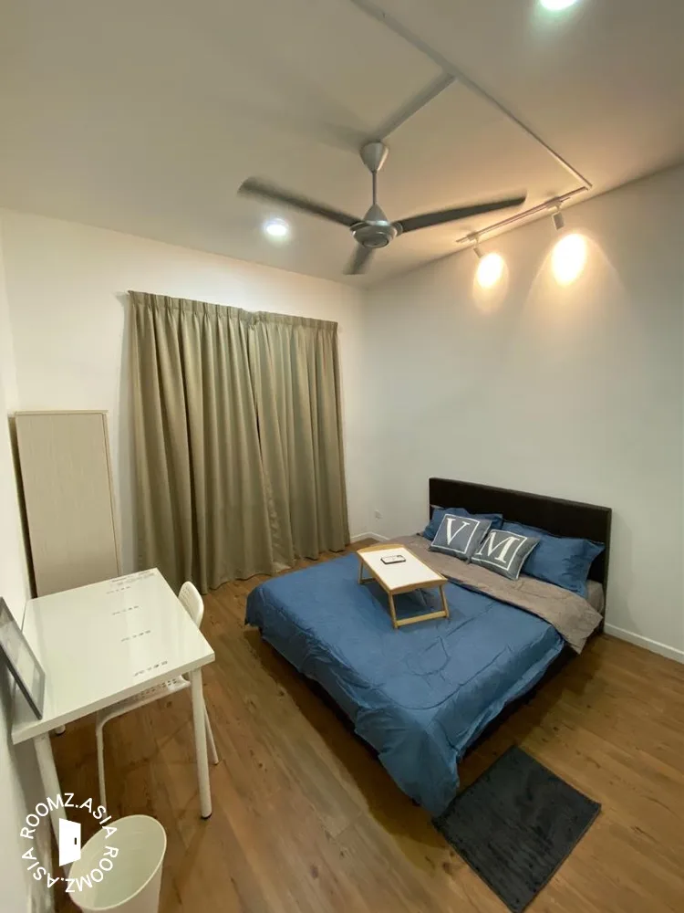 15963850253 a9b5b3bd | RoomGrabs