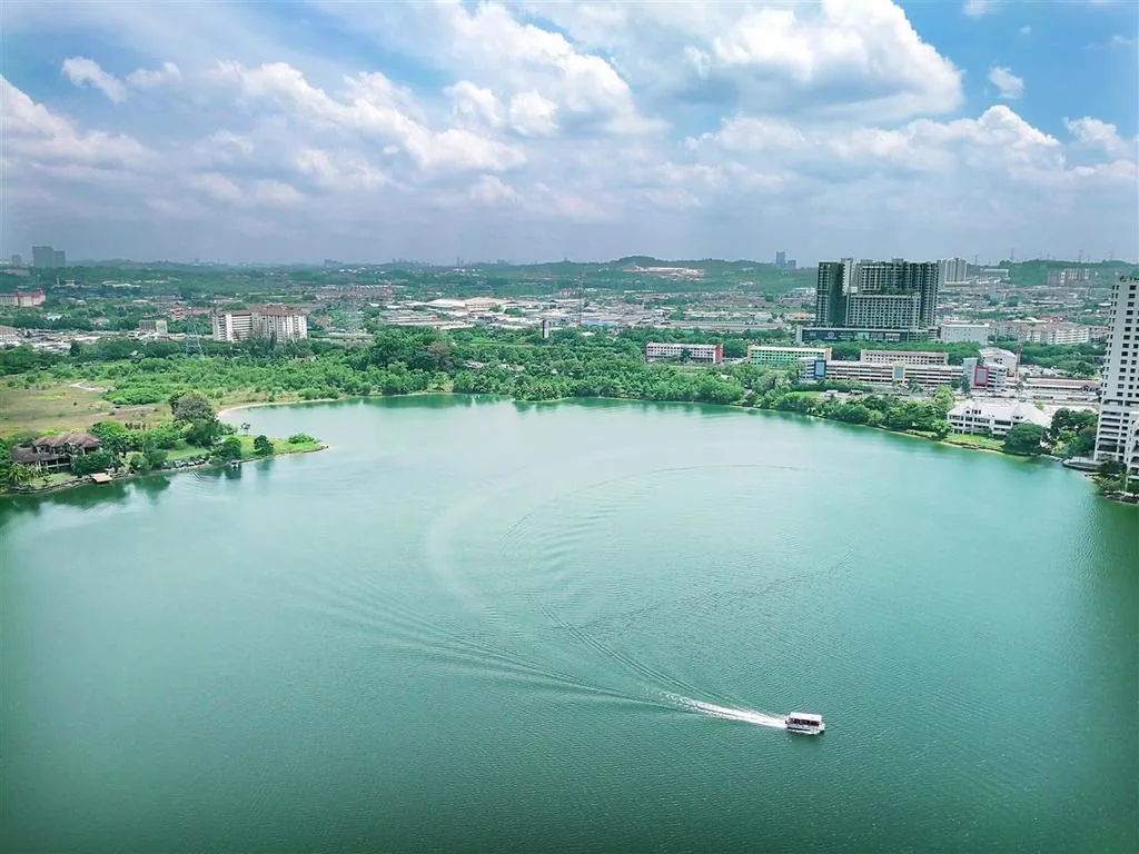 DC lake view 88f3bec2 - RoomGrabs