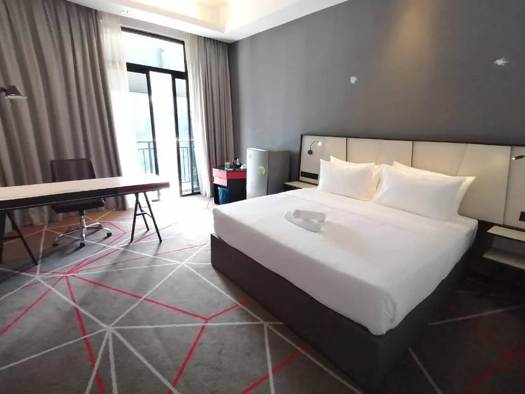 Red hotel Bedroom 4 4c266daa | RoomGrabs