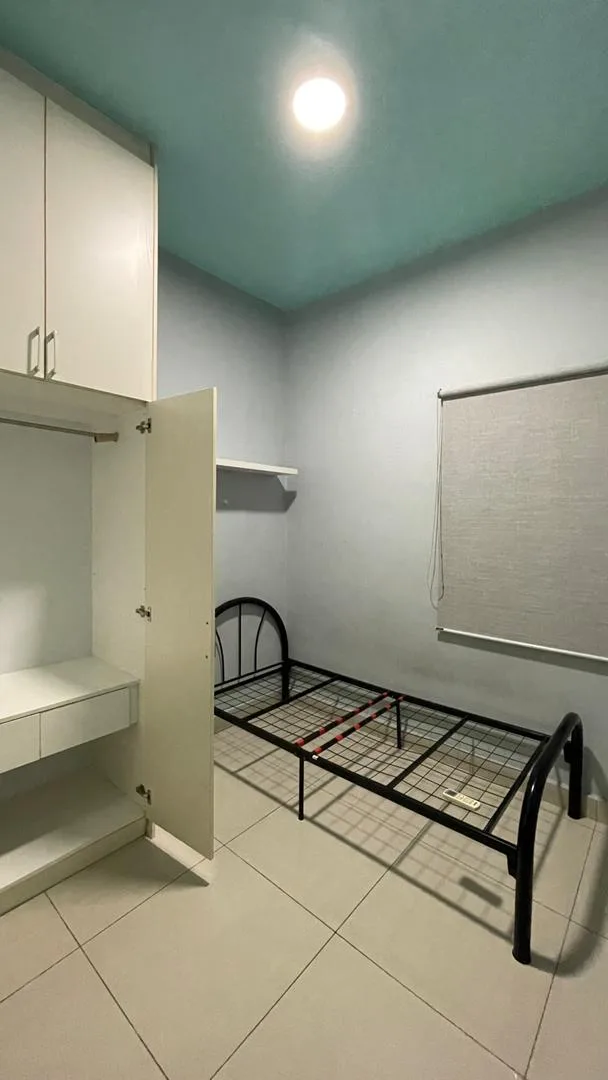 77ABB5C5 99BC 4824 80CC CAC2F787EC6A 9e176a76 - RoomGrabs