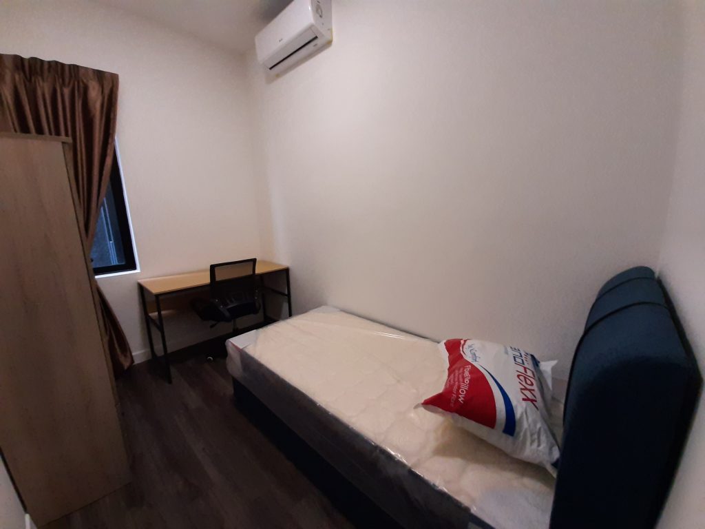 Fully Furnish Room l Next to UOW/KDU l Glenmarie - RoomGrabs