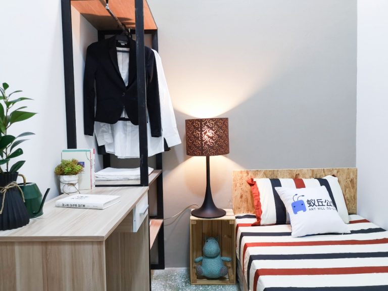 Single bedroom with fan at Taman Aman 3 0 14b9ef18 - RoomGrabs