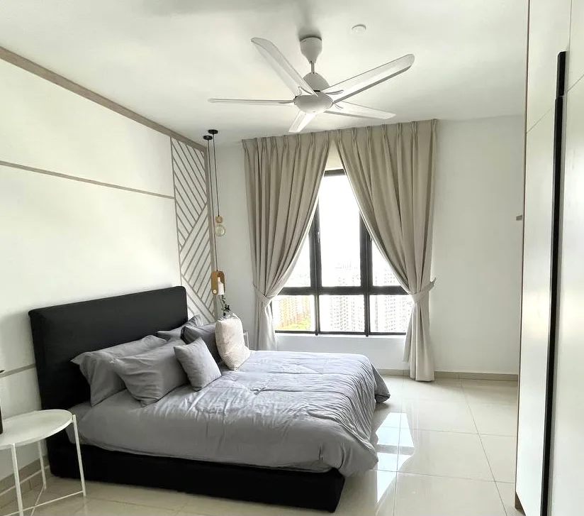 B77C65B8 23D2 4C3E 8E9C 787B029ECF4B 43e96914 - RoomGrabs