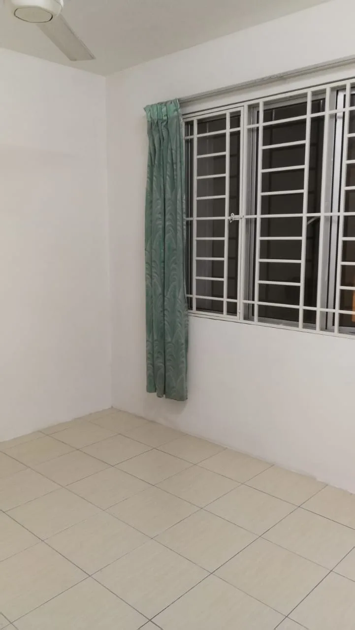 Room 12df041d | RoomGrabs