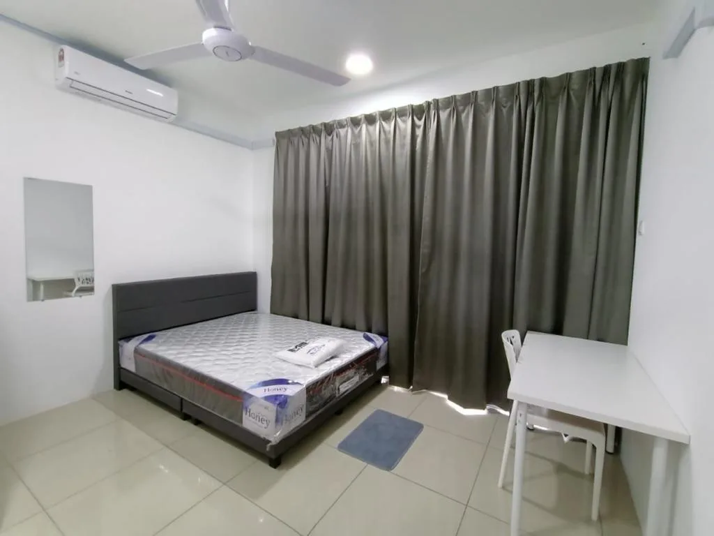BALCONY RM 720 86a3103c | RoomGrabs