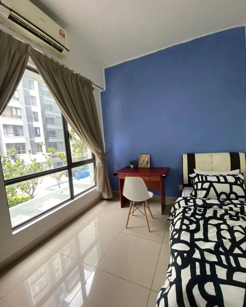 Rm750 Single pool view 2 1efb64de | RoomGrabs