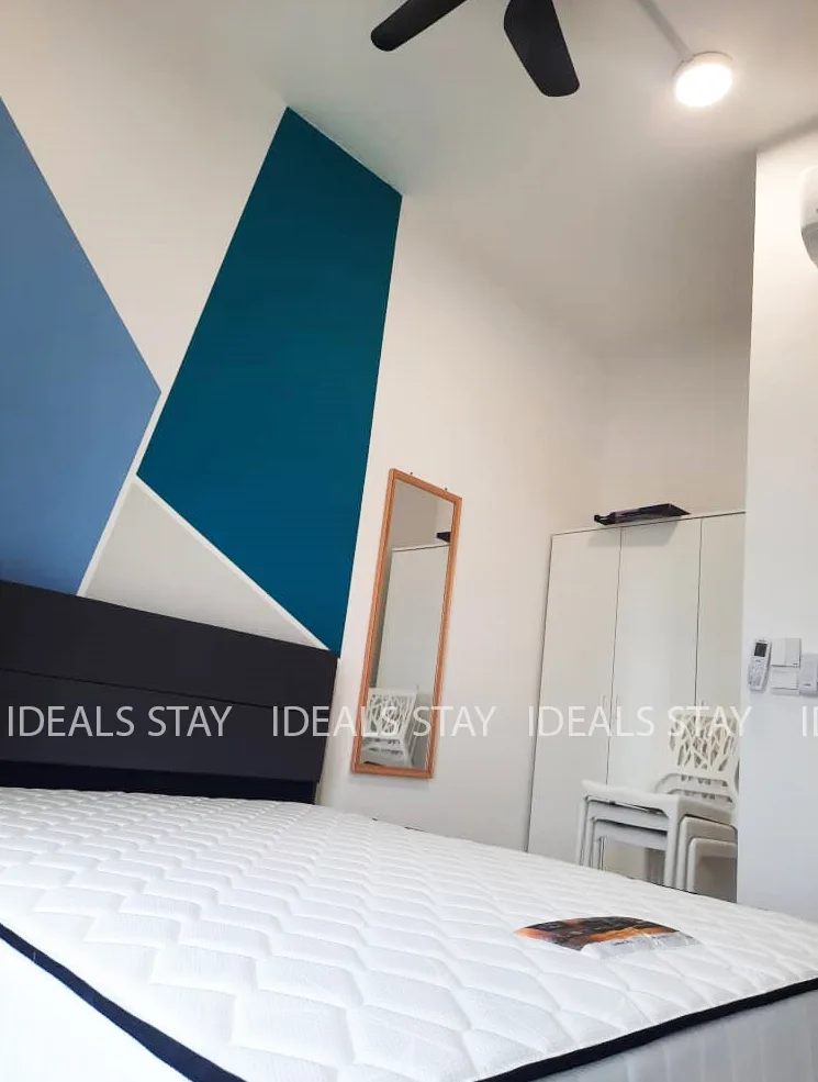 MM Middle Room with mark fc25c860 | RoomGrabs