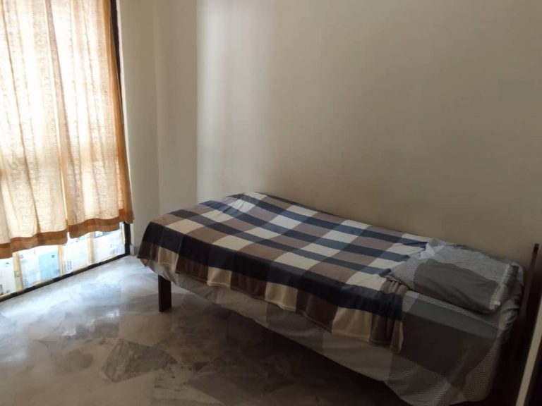 Small Room 1 c2d8bebb | RoomGrabs
