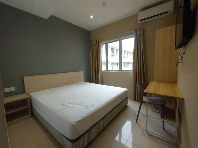 85EE2679 6895 4E6B 899B D38480D14E76 652c2540 | RoomGrabs