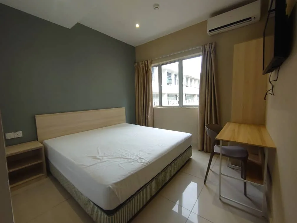 85EE2679 6895 4E6B 899B D38480D14E76 652c2540 | RoomGrabs