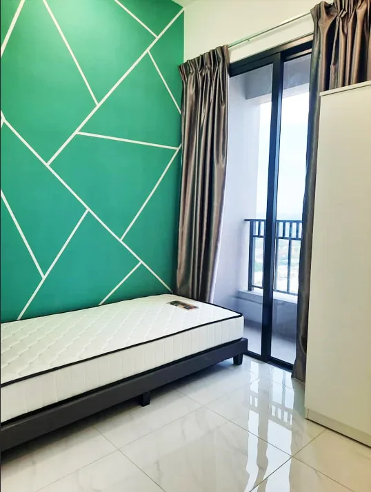 MM Balcony Room 2 781e6fbe | RoomGrabs