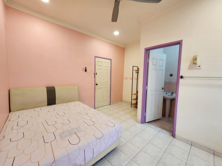 Couple Room with Private Bathroom & Aircon for Rent @ Taman Song Choon (Near Botani, Gunung Rapat Ipoh) 3 20221011 171715 cdee4916 - RoomGrabs