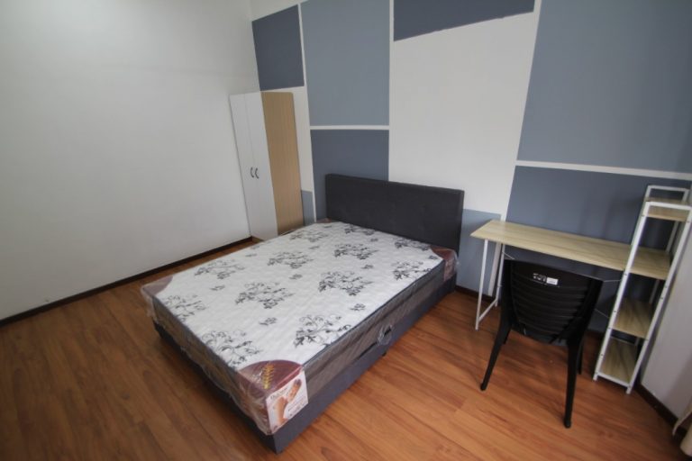 master room with bathroom and window, ready to walk in 3 Room06 2 3e902b6e - RoomGrabs