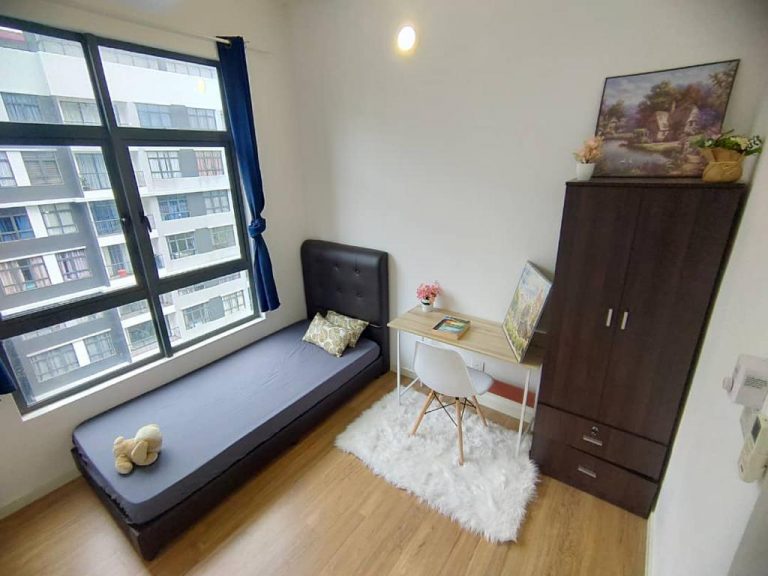 Fully furnished balcony room for rent near LRT Bukit Jalil 3 SS4 0639f57c | RoomGrabs