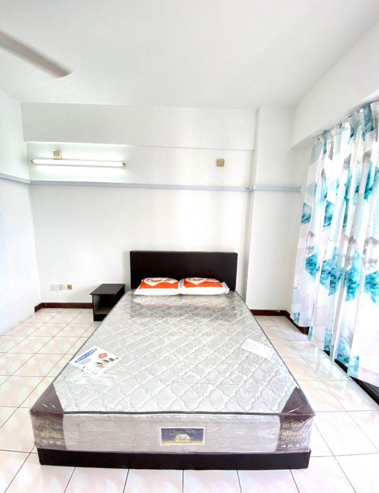 Balcony Room Fully Furnish Aircon 2mins To Middle Room Available For Rent in Bukit Jalil, Kuala Lumpur Call now for further details of the room 😍 📲 Mr Ck Yee: https://wa.link/wvemhf | 016-6012080 (Price Included Air-Con,Wifi,Water,Electricity) (价钱包括 冷气,Wifi,水/电) Walking Distance To LRT Station (5Mins) Unit Come With : ✔️High Speed Wifi 高速网络 ✔️Refrigerator 冰箱 ✔️Washing Machine 洗衣机 ✔️Water Filter 净水器 ✔️Kitchen (Allow Light Cooking) 可以煮食 ✔️Dining Table & Chairs 饭桌&椅子 ✔️Water Heater 热水器 -2 Months Security Deposit (Refundable) -1 Month Advance Rental -Minimum One Year Contract Condo Facilities : 🏊🏻♂️Swimming Pool 🏋🏻Gym Room 🏸Badminton Hall 🥅Playground 🍡Barbeque Area
🏢Mini Market
👮🏻♂️24 Hours Security Click Here for futher details 👇👇 https://www.ibilik.my/rooms/7879378/balcony-room-fully-furnish-aircon-2mins-to-imu-lrt-bukit-jalil Call now for further details of the room 😍 📲 Mr Ck Yee: https://wa.link/wvemhf | 016-6012080IMU/LRT Bukit Jalil 3 photo 2111e738 - RoomGrabs