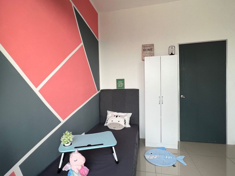 The Hipster Medium Room deposit For rent in Taman Desa 3 SD 1 1ad77ced - RoomGrabs