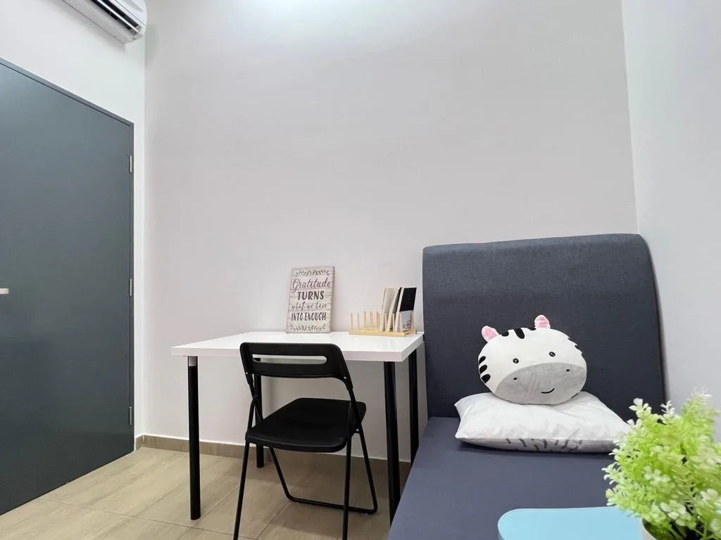 SS 4 7f6c3b3f | RoomGrabs