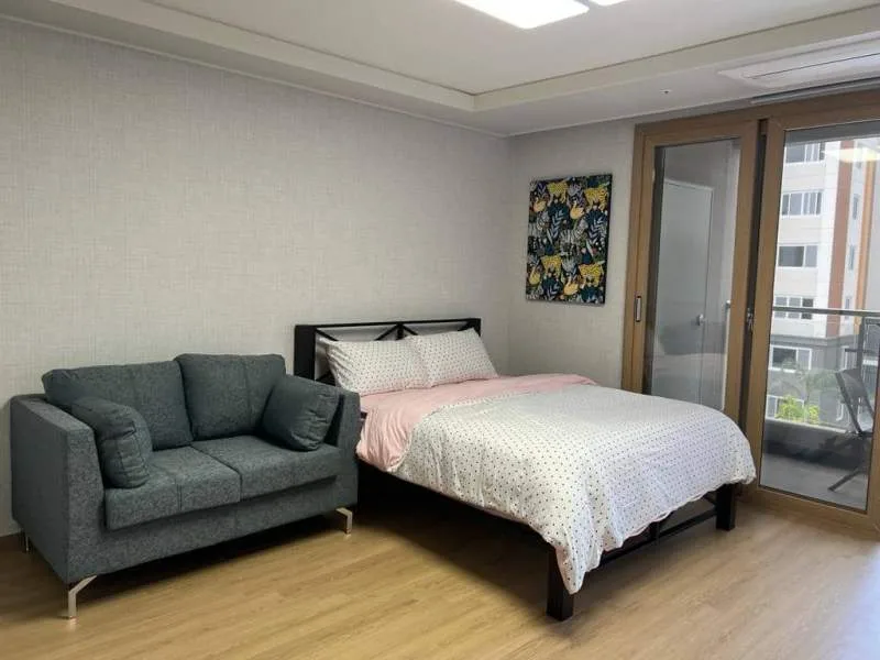 E3828326 EA21 48F3 8DC7 47BCB2A37D3E | RoomGrabs