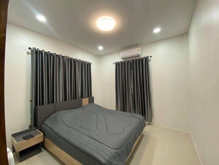HIGH COST MASTER BEDROOM - RoomGrabs