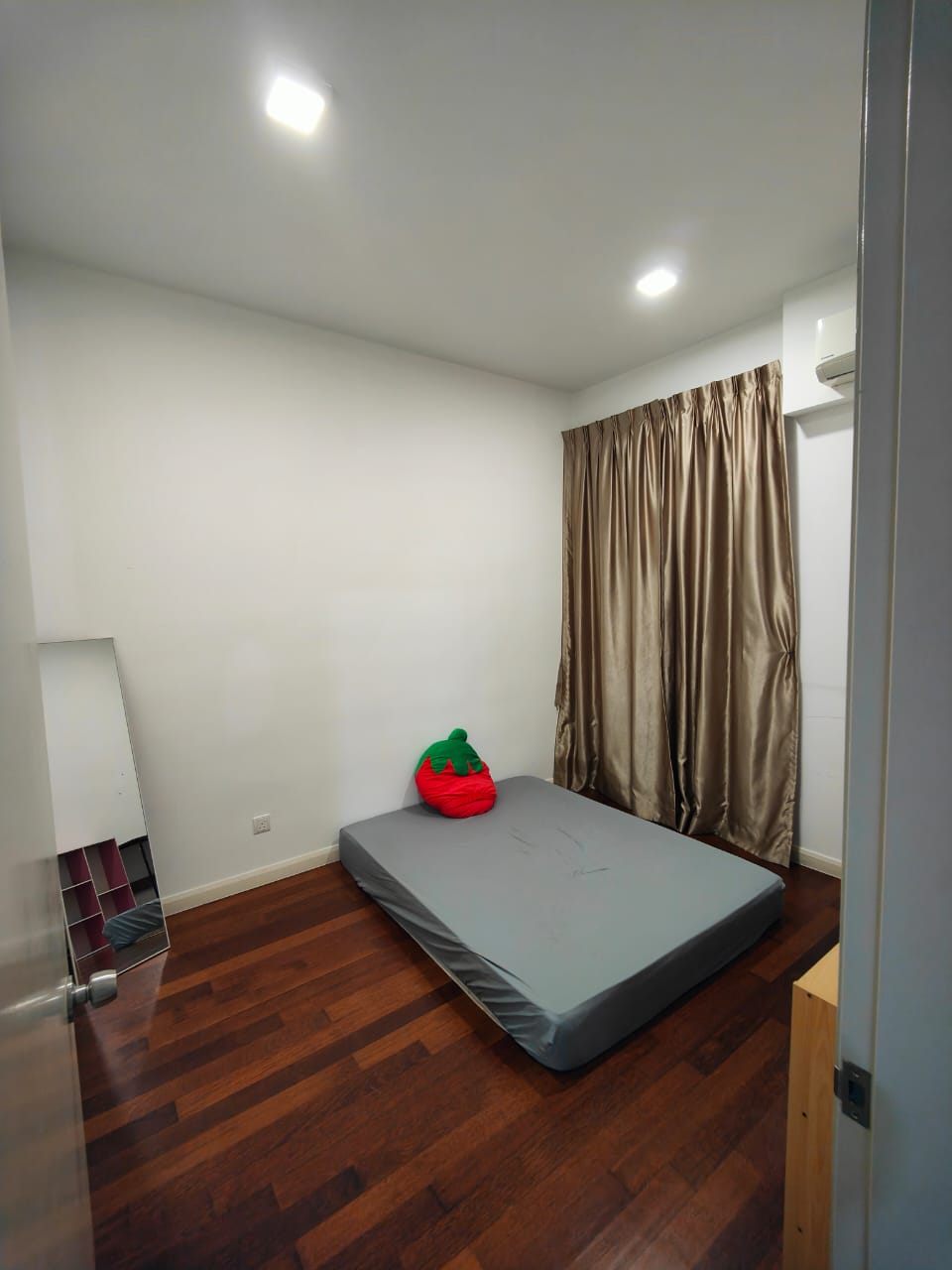 THE VYNE SG.BESI MEDIUM ROOM RM700 RoomGrabs 2023