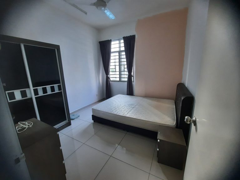 Middle Room Rental (Private room) 3 20230530 182024 - RoomGrabs