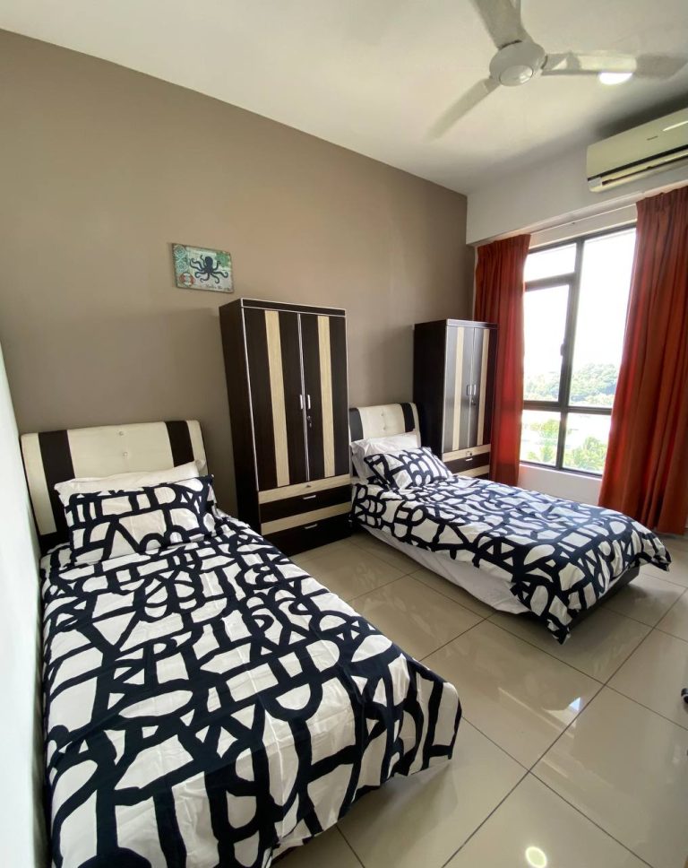 💥Affordable Share Room beside UOW KDU Glenmarie! 3 Shared Room 1 - RoomGrabs