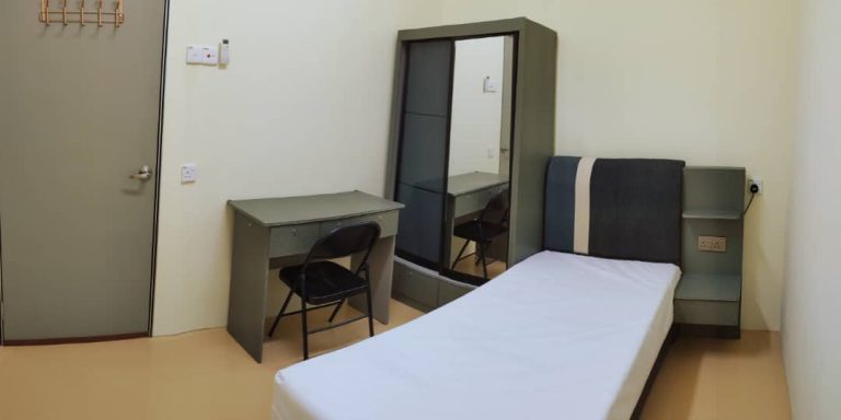 Shotlot hostel for rent at Subang Bestari 3 Updated Standard room - RoomGrabs