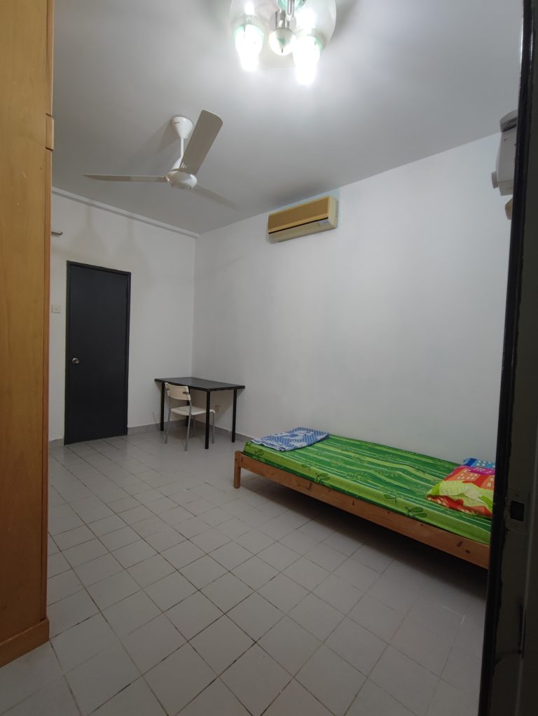 Bu 4 Landed House Middle room with private bathroom 3 inbound6327547918623225635 - RoomGrabs