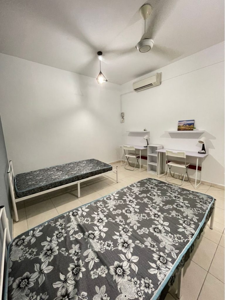 PV13 B23 16 R4 middle study 700 - RoomGrabs