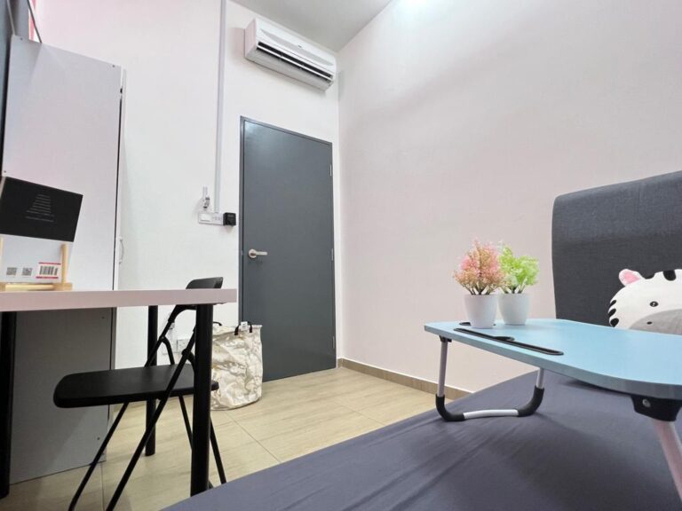 comfort single room at Taman Desa near bus stop 3 SS2 - RoomGrabs