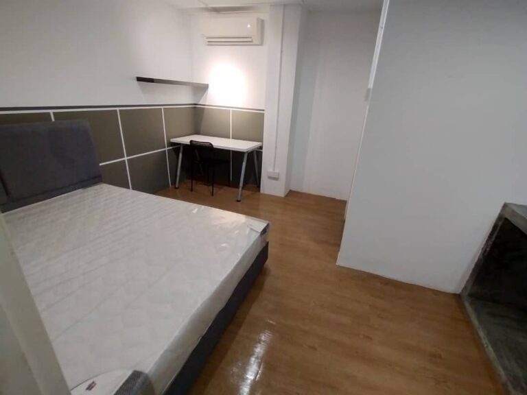 Medium room private toilet SS14 Subang Jaya Rooms for Rent 3 SS14 master 2 - RoomGrabs