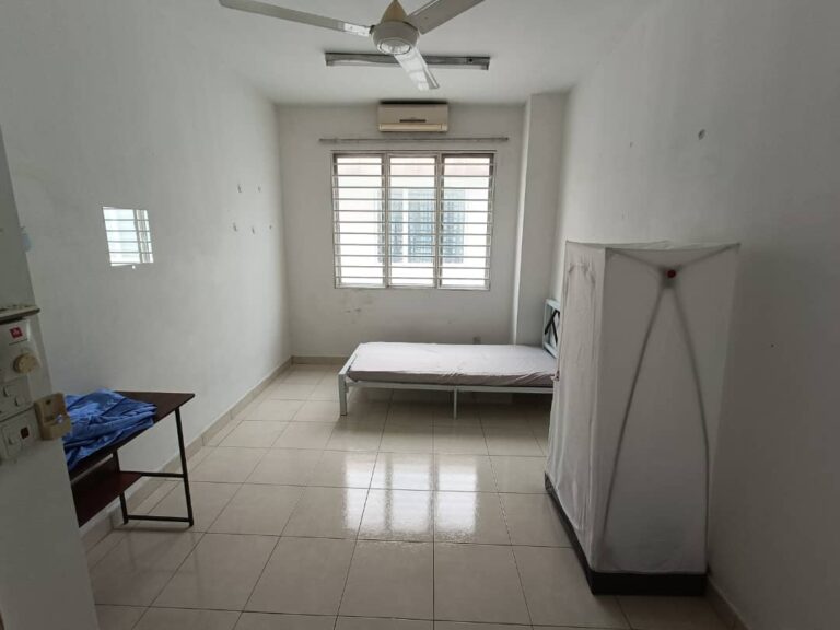 Middle Room for Rent 🛌 with Free WiFi 📱Setia Indah 3 WhatsApp Image 2023 10 25 at 00.05.062 - RoomGrabs