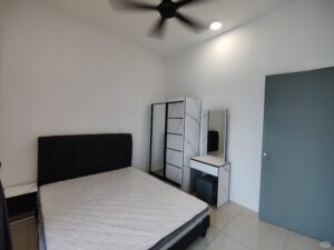 MIDDLE - RoomGrabs