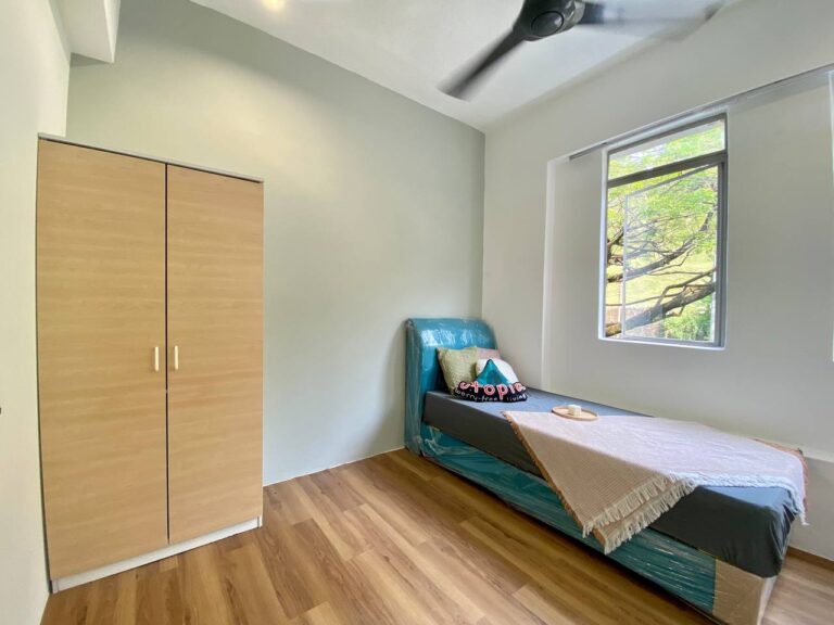 R2 with window 1 - RoomGrabs