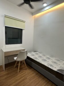 R5 Small Room 1 - RoomGrabs