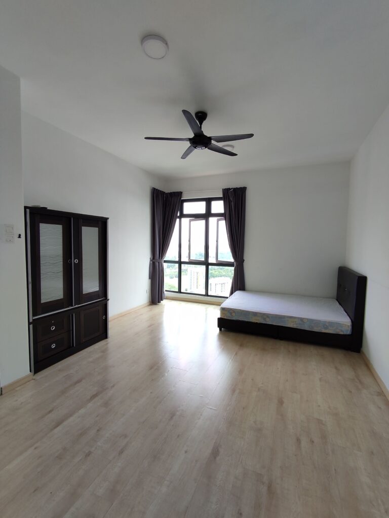FEMALE UNIT! Large Master Room at Parkhill Residence, Bukit Jalil 3 Master Room 1 - RoomGrabs