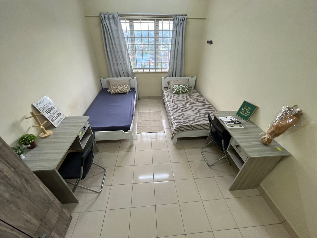 master-bedroom-rent-atria-apartment-subang-bestari-roomgrabs