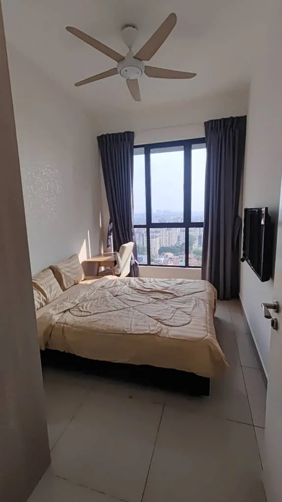 Middle 1 2 - RoomGrabs