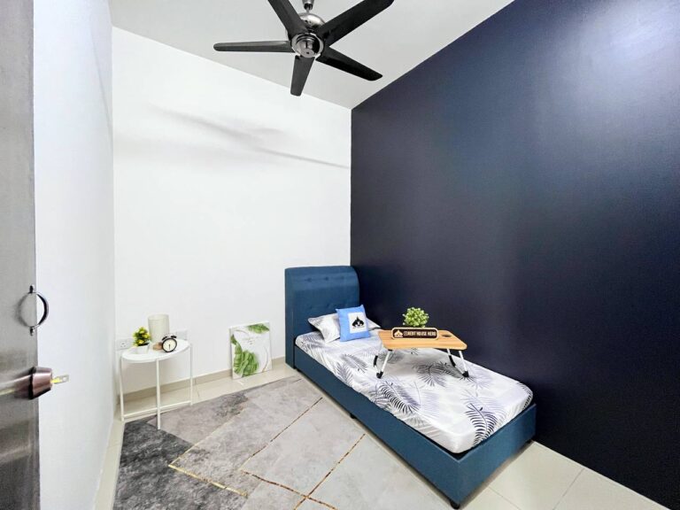 BILIK SINGLE SEREMBAN 3 3 3 - RoomGrabs