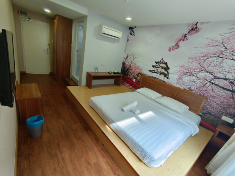 5 mins walk to USJ Taipan LRT π 3 WhatsApp Image 2022 12 31 at 9.32.22 AM - RoomGrabs