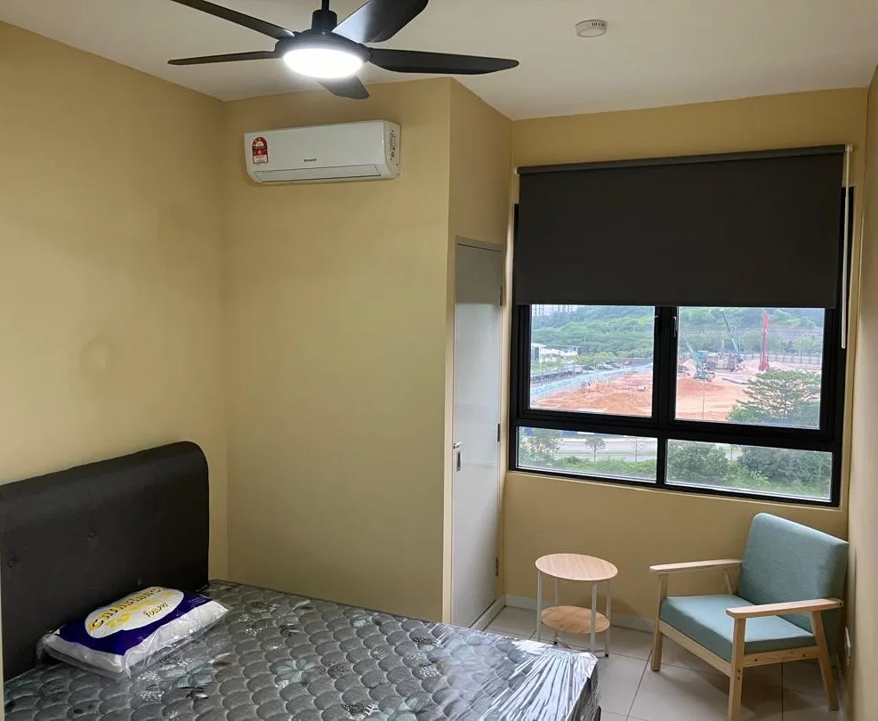 1st Room - RoomGrabs