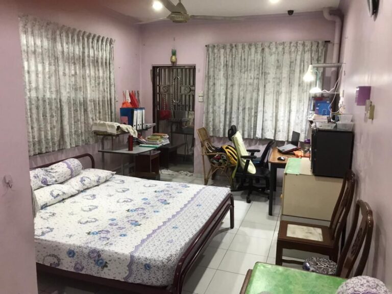 Room Rental in Taman Puteri Wangsa 3 bedroom | RoomGrabs