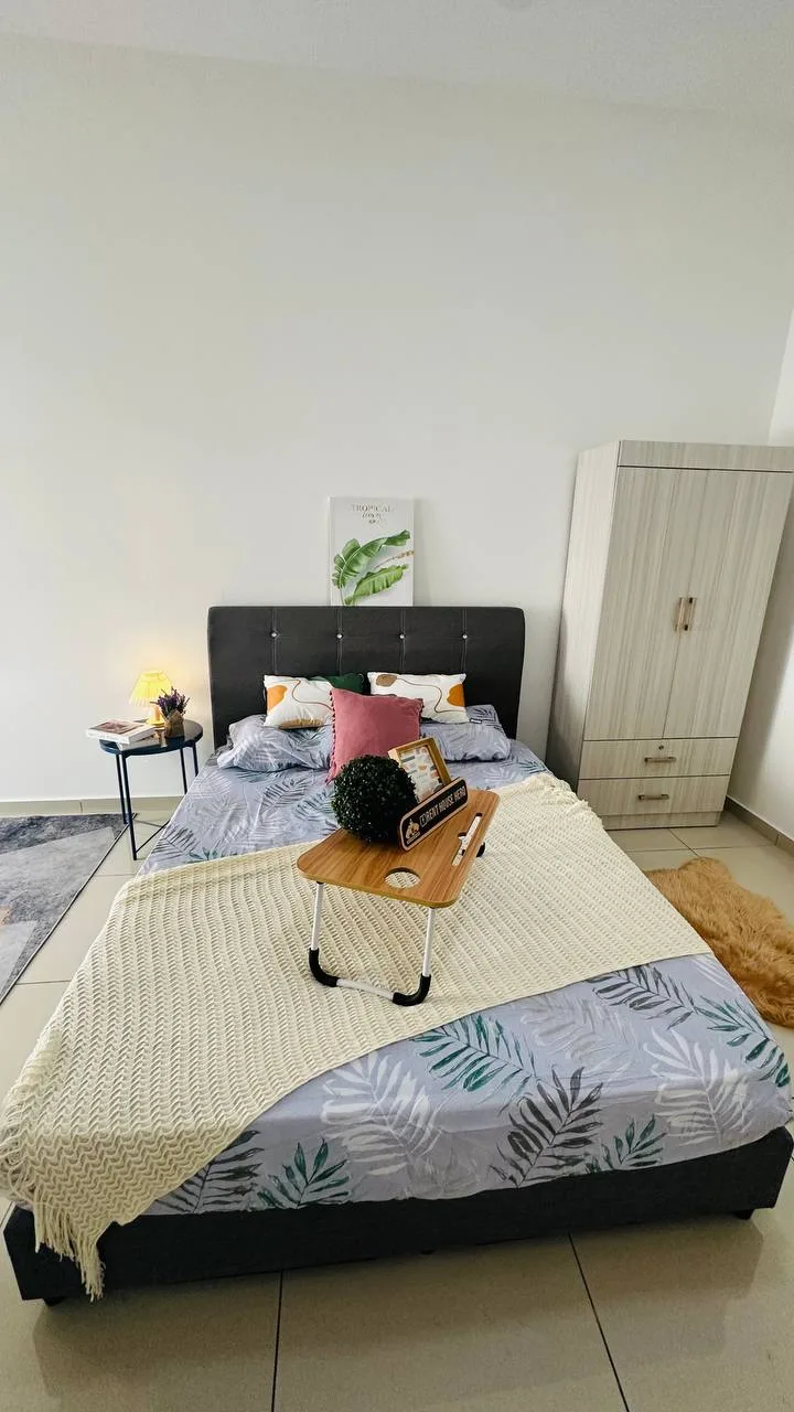 6282891977401940536 | RoomGrabs