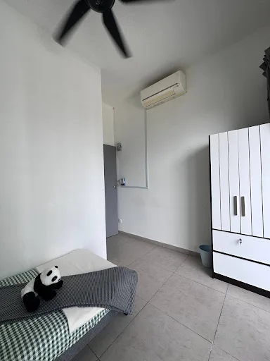 A 09 01 Middle Balcony RM800 Room 4 Single Bed p2 - RoomGrabs