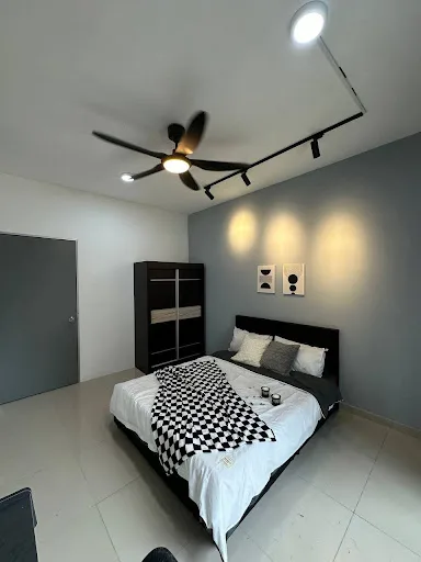 17 11 Middle Balcony Room 4 RM850 Not actual picture - RoomGrabs