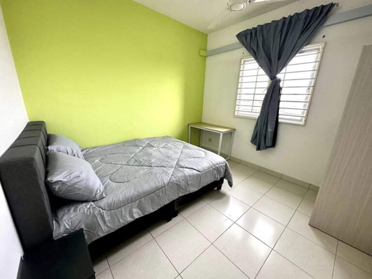 Newly Refurbished MIDDLE room (M3)|Setia Alam 3 144R3Small Middle b - RoomGrabs